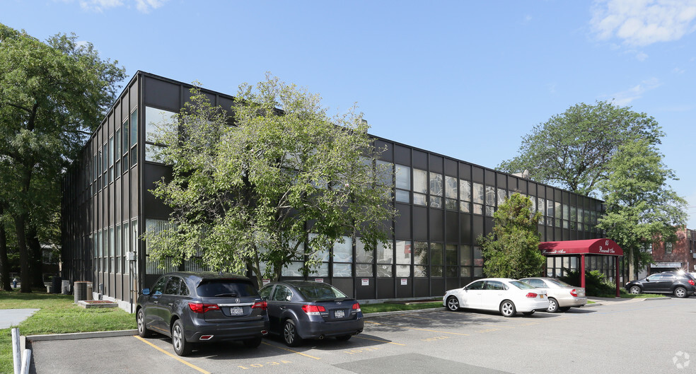 65 Roosevelt Ave, Valley Stream, NY for lease - Building Photo - Image 3 of 8