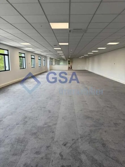 Office in Lisses for lease - Building Photo - Image 3 of 5