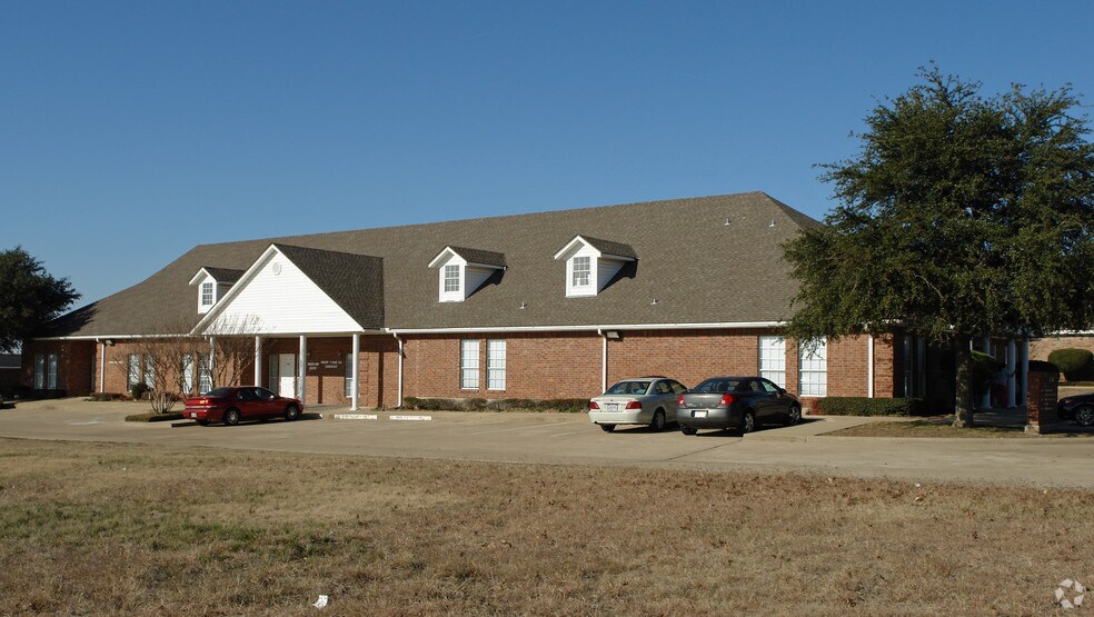 2707 Bolton Boone Dr, DeSoto, TX à louer - Photo du bâtiment - Image 3 de 15