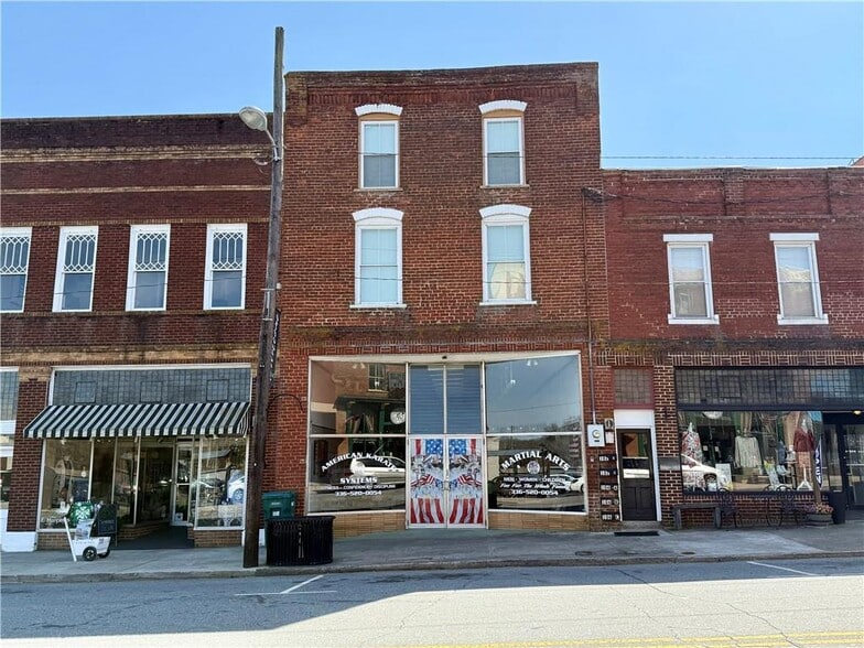 106 E Murphy, Madison, NC for sale - Primary Photo - Image 1 of 7