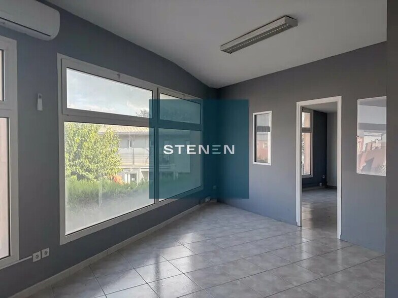 Office in Gardanne for lease - Interior Photo - Image 2 of 6
