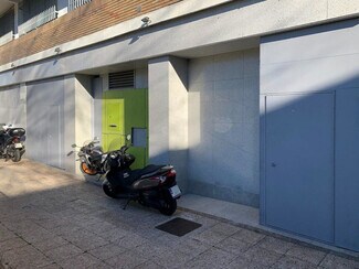 Plus de détails pour Multi-résidentiel à vendre