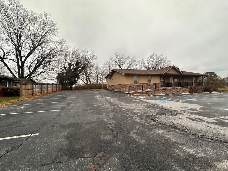 790 Hist 441 hwy, Demorest, GA à vendre - Photo du bâtiment - Image 3 de 31