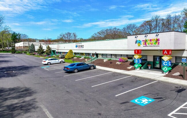 More details for 2285 Reservoir Ave, Trumbull, CT - Retail for Sale