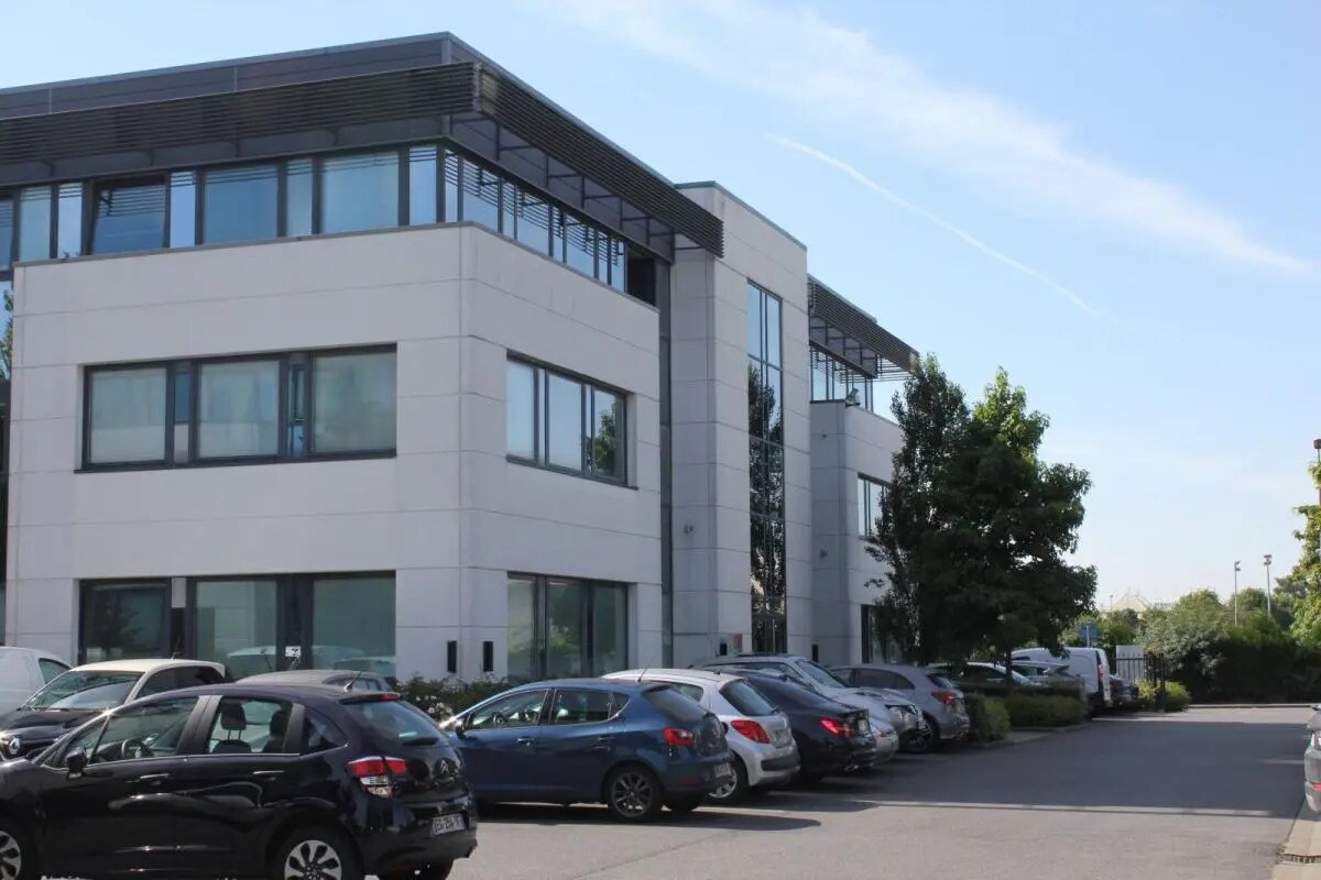 12/15 Avenue Du Hoggar, Les Ulis for lease Building Photo- Image 1 of 11