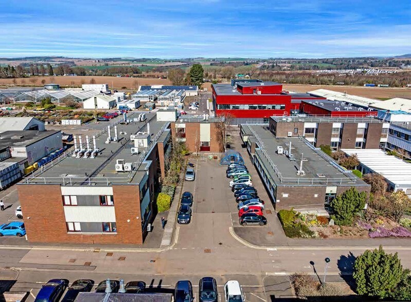 Errol Rd, Dundee for lease - Primary Photo - Image 1 of 20