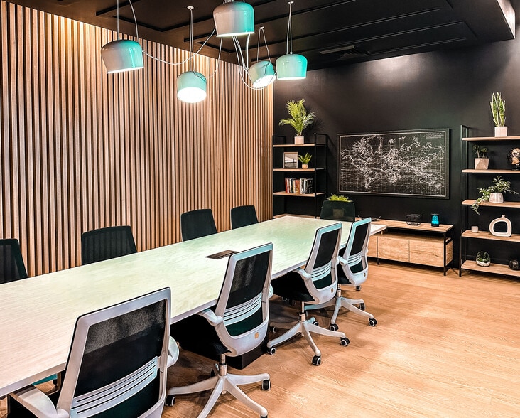 10718 S Beckstead Ln, South Jordan, UT for lease - Interior Photo - Image 3 of 42