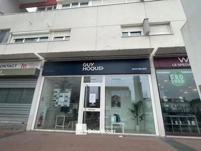 7 Place Jean Monnet, Meyzieu à louer - Photo du bâtiment - Image 1 de 8
