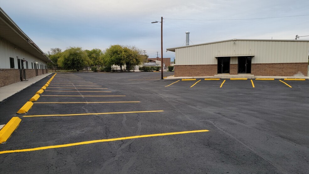 11549 Old Perrin Beitel Rd, San Antonio, TX à louer - Photo du bâtiment - Image 3 de 7