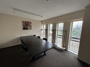 Cross Green Appr, Leeds for lease Interior Photo- Image 1 of 4