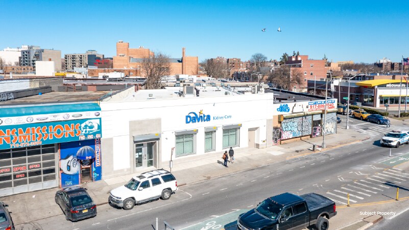 7921 Queens Blvd, Elmhurst, NY à vendre - Photo du bâtiment - Image 2 de 6