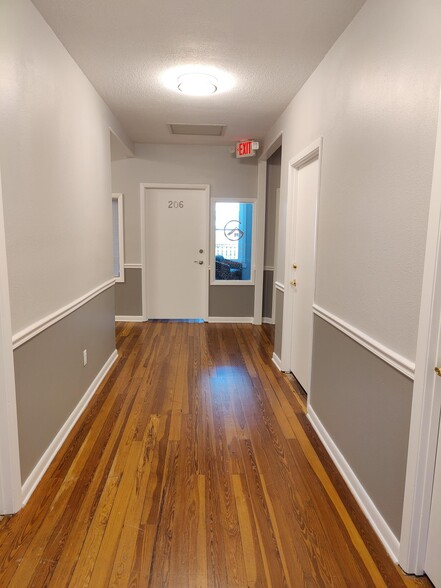 106 E 5th Ave, Mount Dora, FL for lease - Interior Photo - Image 3 of 8