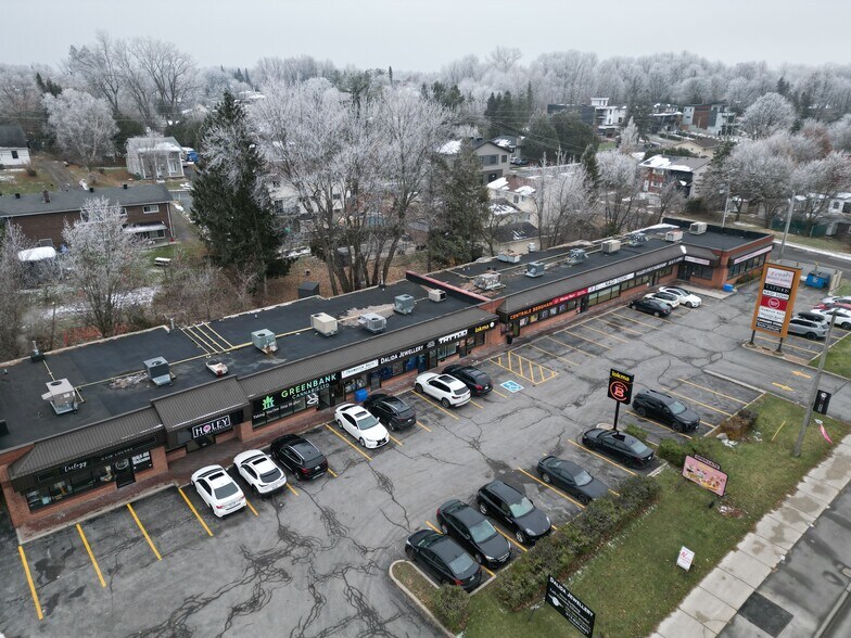 2208 St Joseph Blvd, Ottawa, ON à louer - Photo du bâtiment - Image 1 de 13