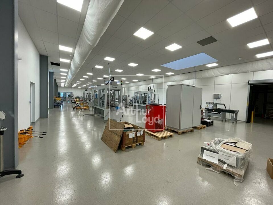 Industrial in Vulaines Sur Seine for sale Building Photo- Image 1 of 6