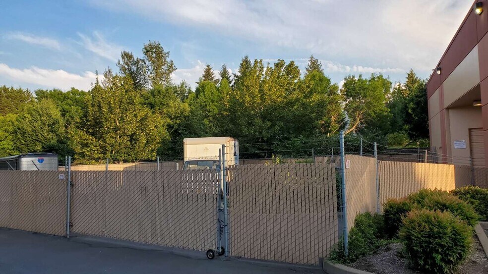 9620 SW Tualatin-Sherwood Rd, Tualatin, OR à louer - Photo du bâtiment - Image 2 de 3