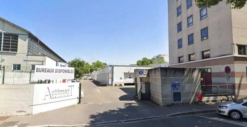 Office in Villeurbanne for lease - Building Photo - Image 2 of 8