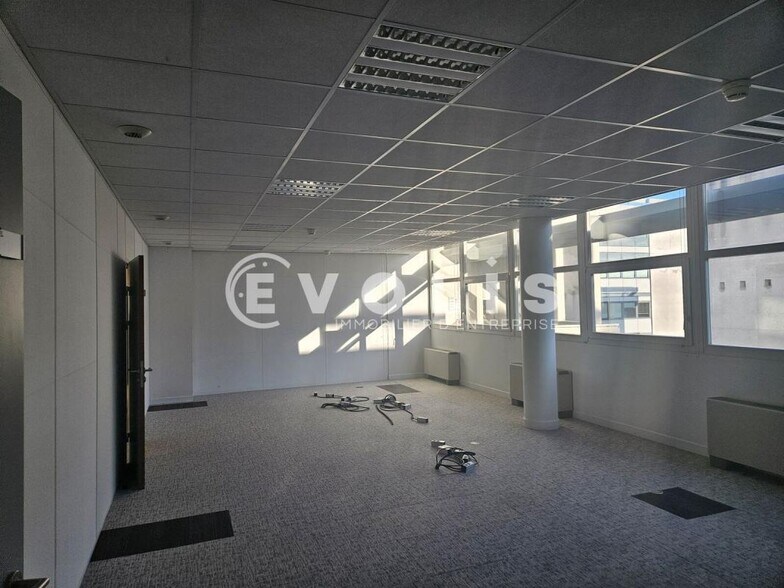Office in Massy for lease - Interior Photo - Image 2 of 22