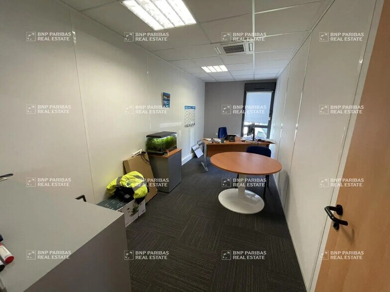 Office in Saint-Herblain for lease - Interior Photo - Image 2 of 11