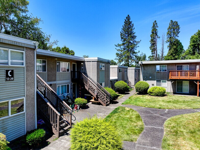 13455 SE Oatfield Rd, Milwaukie, OR à vendre - Photo du bâtiment - Image 1 de 49