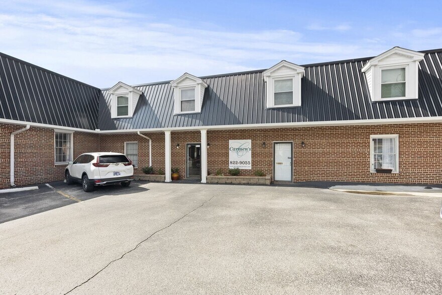 607 Locust St, Springfield, TN à vendre - Photo du bâtiment - Image 2 de 6