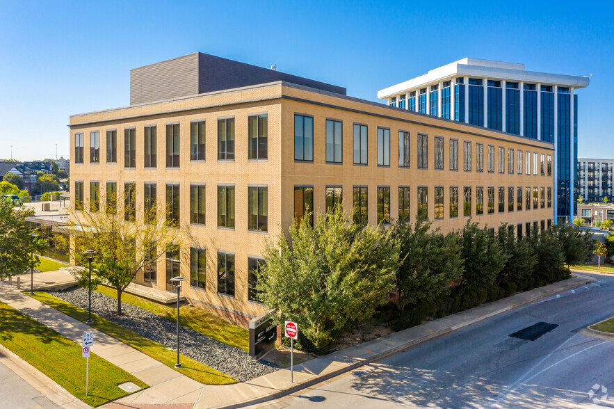 100 Lexington St, Fort Worth, TX for lease - Building Photo - Image 1 of 29