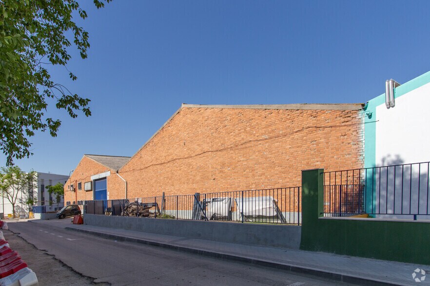 Calle de Fuentenebro, 15D, Madrid, Madrid à louer - Photo du bâtiment - Image 3 de 12