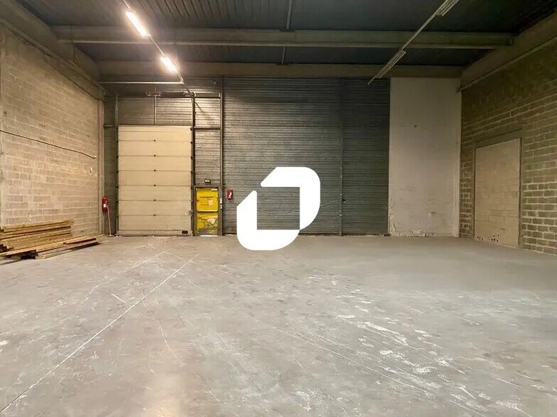 Office in Gennevilliers for lease - Interior Photo - Image 1 of 12