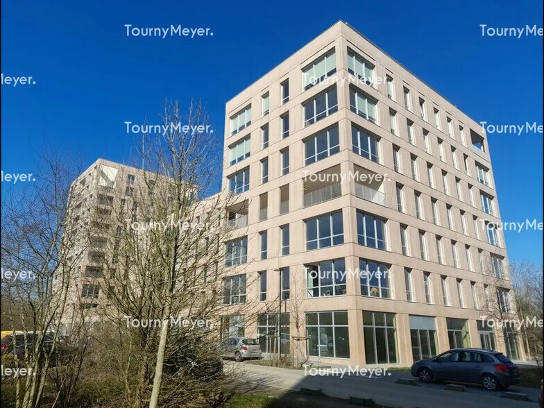 Bureau dans Saint-Jacques-de-la-Lande à louer - Photo du bâtiment - Image 3 de 9