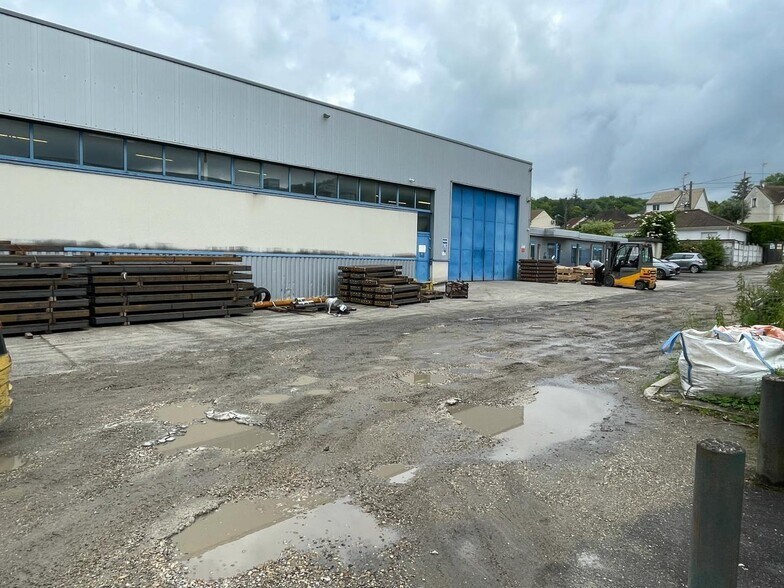 Local d'activités dans Presles à vendre - Photo du bâtiment - Image 2 de 18
