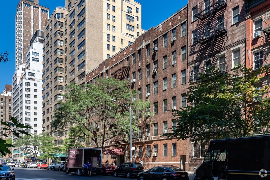405 E 72nd St, New York, NY à louer - Photo du bâtiment - Image 3 de 3