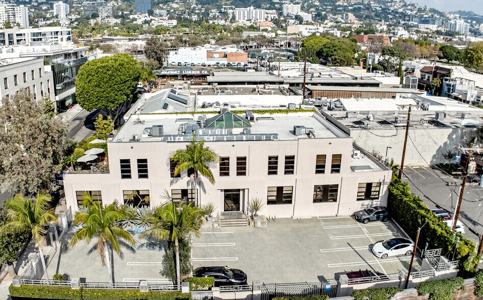 614 N La Peer Dr, West Hollywood, CA à louer - Photo du bâtiment - Image 1 de 4