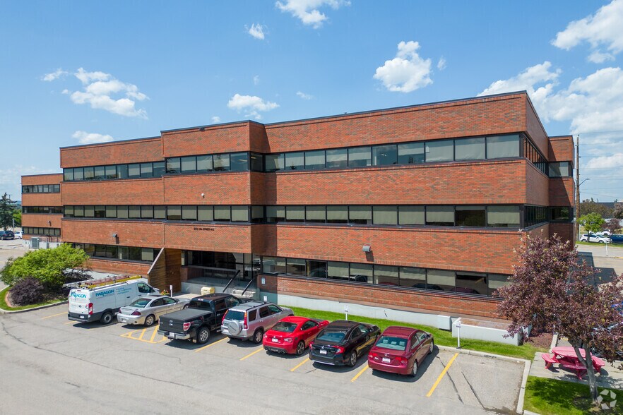 3225 12 St NE, Calgary, AB à louer - Photo du bâtiment - Image 1 de 8