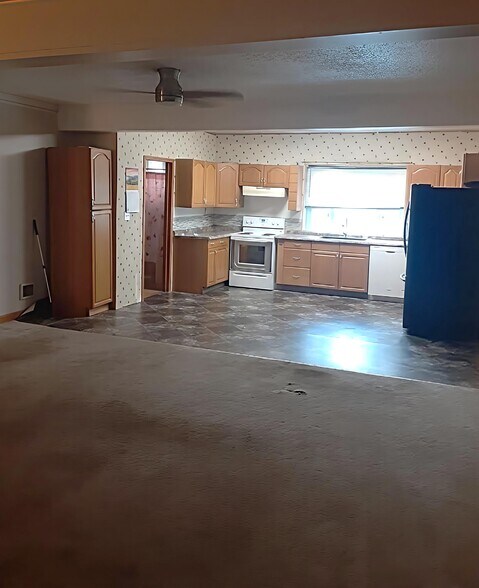 637 Erie Ave, North Tonawanda, NY à vendre - Photo du bâtiment - Image 2 de 6