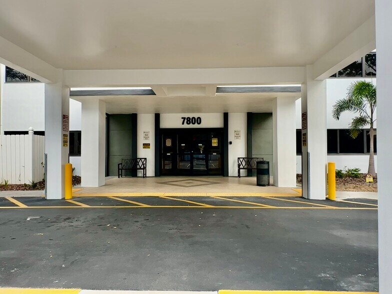 7800 66th St N, Pinellas Park, FL à louer - Photo du bâtiment - Image 2 de 4