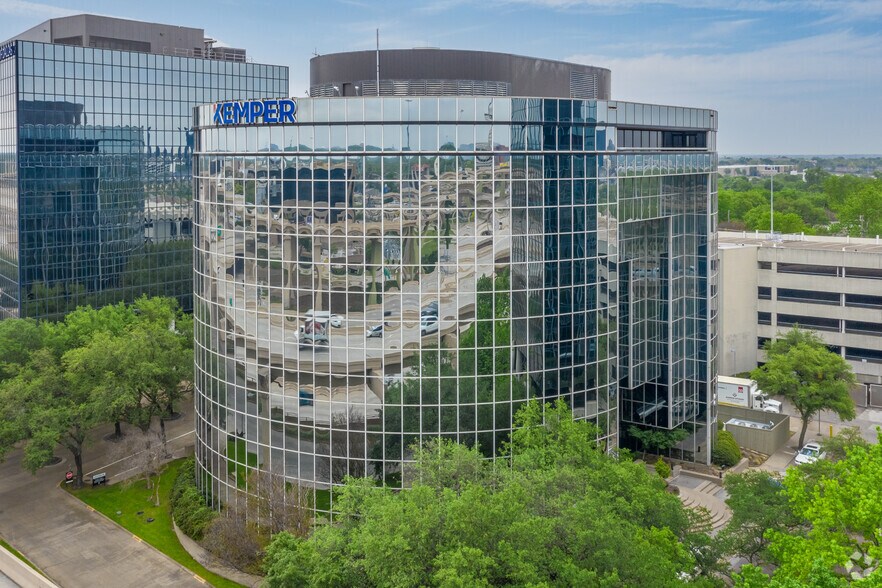 8360 Lyndon B Johnson Fwy, Dallas, TX à vendre - Photo principale - Image 1 de 32