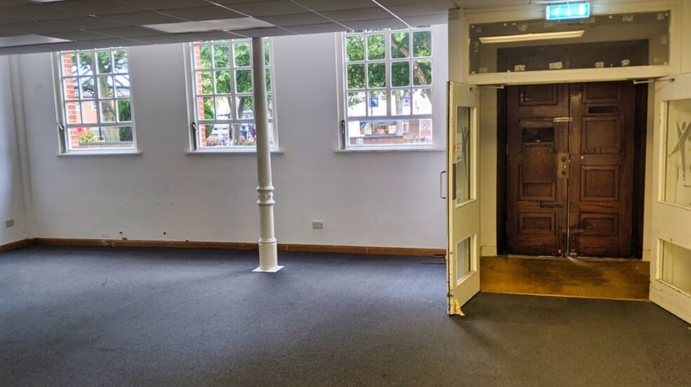Market Pl, Cannock for lease - Interior Photo - Image 2 of 6