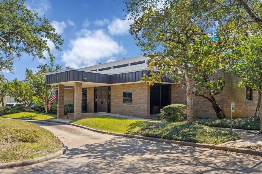 6 Professional Park Dr, Webster, TX à vendre - Photo du bâtiment - Image 3 de 17