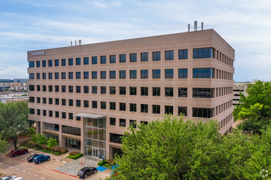 550 Bailey Ave, Fort Worth, TX à louer - Photo du bâtiment - Image 2 de 19
