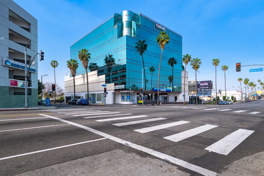 5000 W Sunset Blvd, Los Angeles, CA à louer - Photo du bâtiment - Image 3 de 58