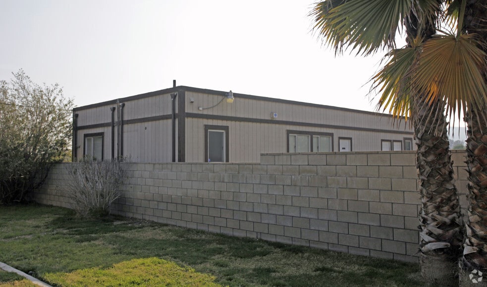 2776 S Lilac Ave, Bloomington, CA for lease - Building Photo - Image 3 of 4