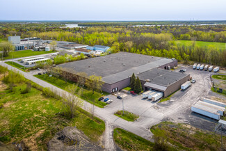 Plus de détails pour 700 Wallrich Av, Cornwall, ON - Industriel à louer