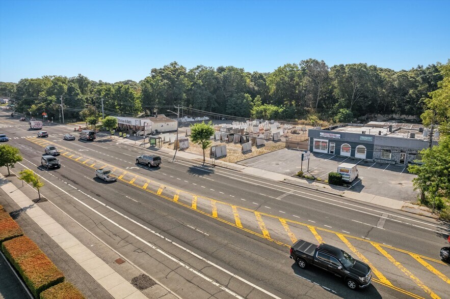 394 Middle Country Rd, Selden, NY à vendre - Photo du bâtiment - Image 2 de 4