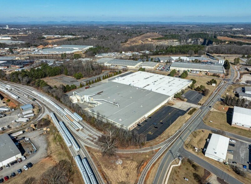 607 Meacham Rd, Statesville, NC for lease - Building Photo - Image 1 of 5