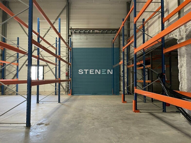 Flex in Velaux for lease - Building Photo - Image 2 of 12