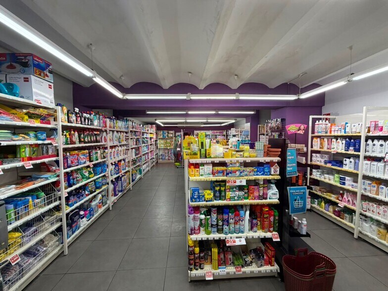 Retail in Barcelona, Barcelona for lease - Interior Photo - Image 2 of 3