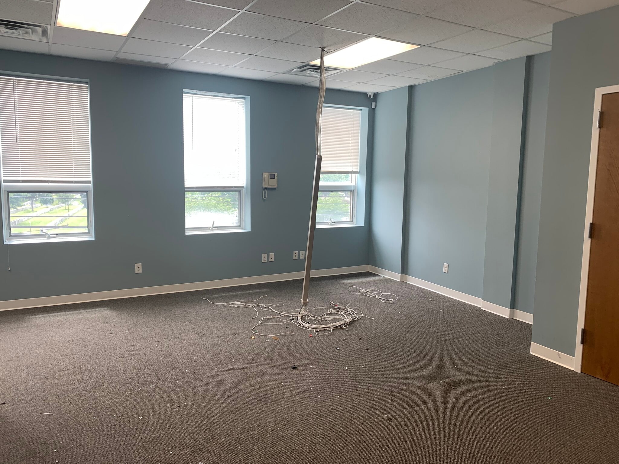 3219-3223 E Tremont Ave, Bronx, NY for lease Building Photo- Image 1 of 3