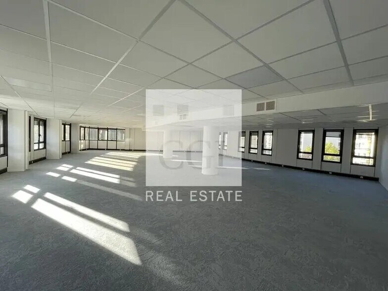 Office in Grenoble for sale - Interior Photo - Image 1 of 18