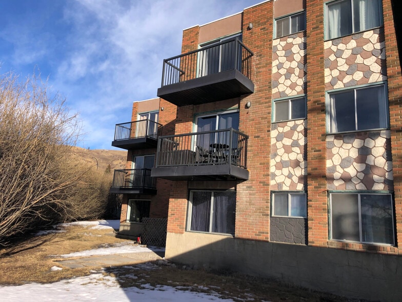 105 Av 1, Cochrane, AB for sale - Building Photo - Image 1 of 1