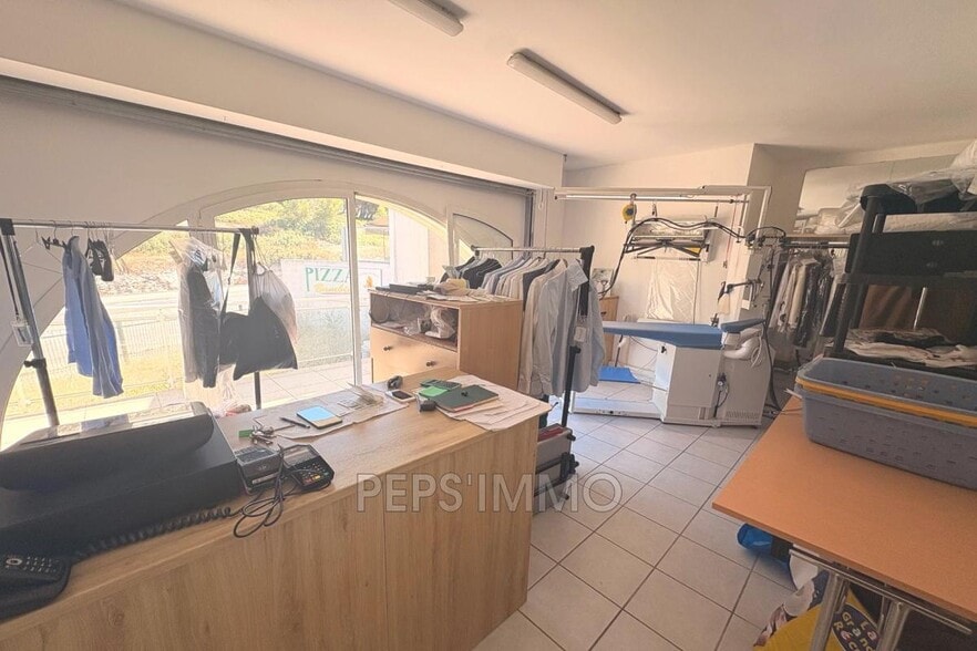 Retail in Ensuès-la-Redonne for lease - Interior Photo - Image 2 of 5