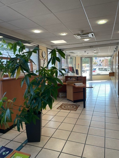 Retail in Monteux for lease Interior Photo- Image 1 of 7